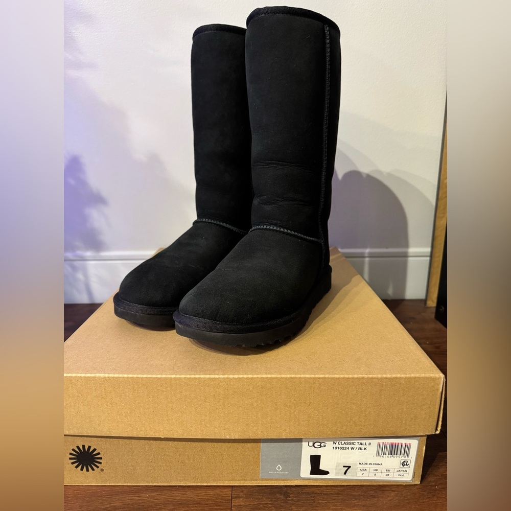 Classic tall Ugg boots in black